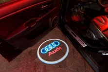 Подсветка дверей с логотипом Audi